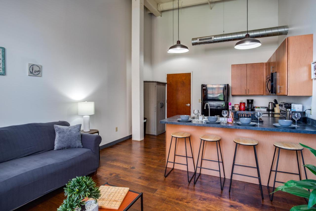 Ny Style Centric Loft With King Bed By Park Ave Daire Rochester Dış mekan fotoğraf