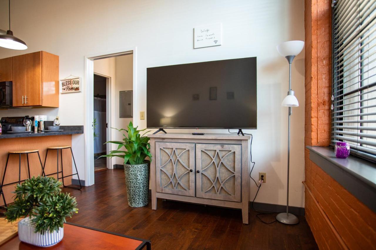 Ny Style Centric Loft With King Bed By Park Ave Daire Rochester Dış mekan fotoğraf